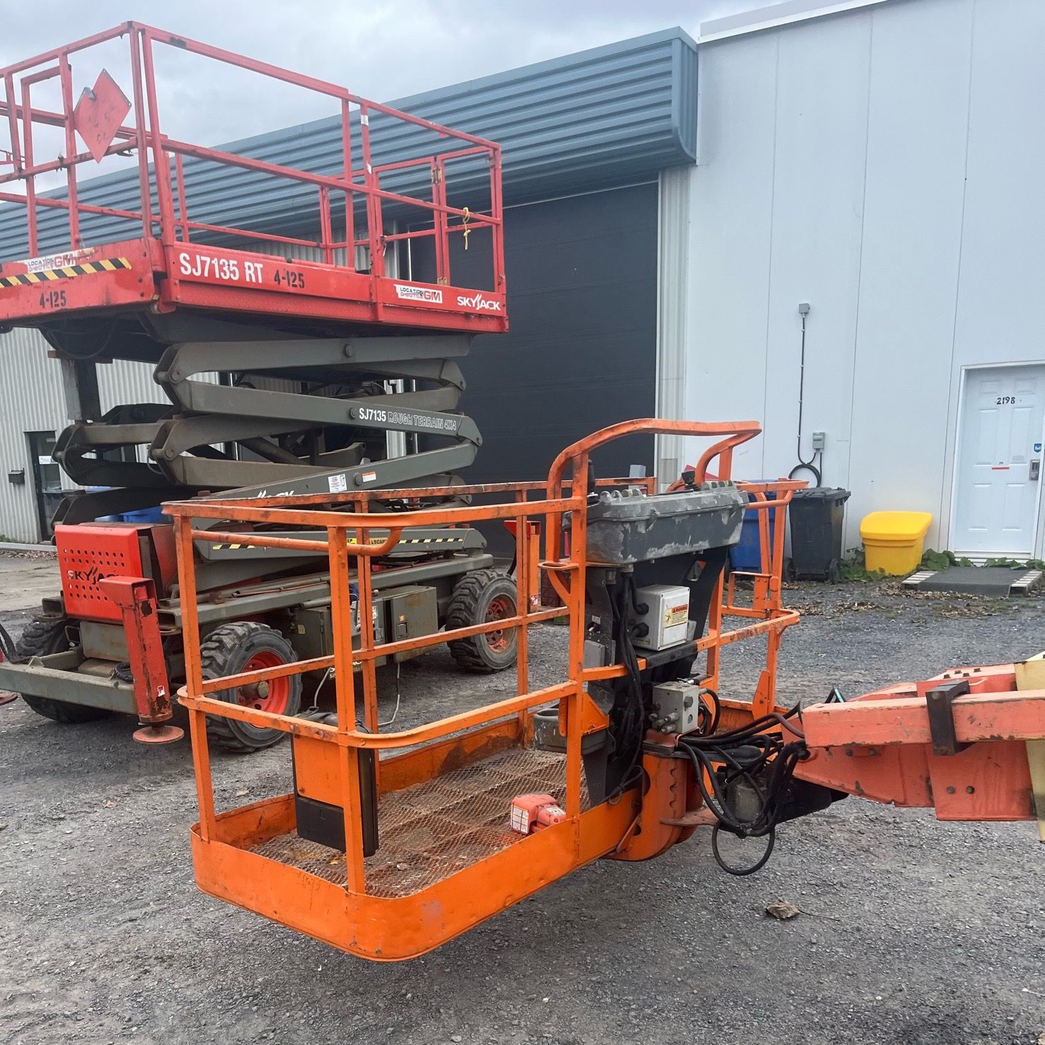 Used 2006 JLG 800S Telescopic Boom Lift for sale in Montreal, QC - LL69NI034