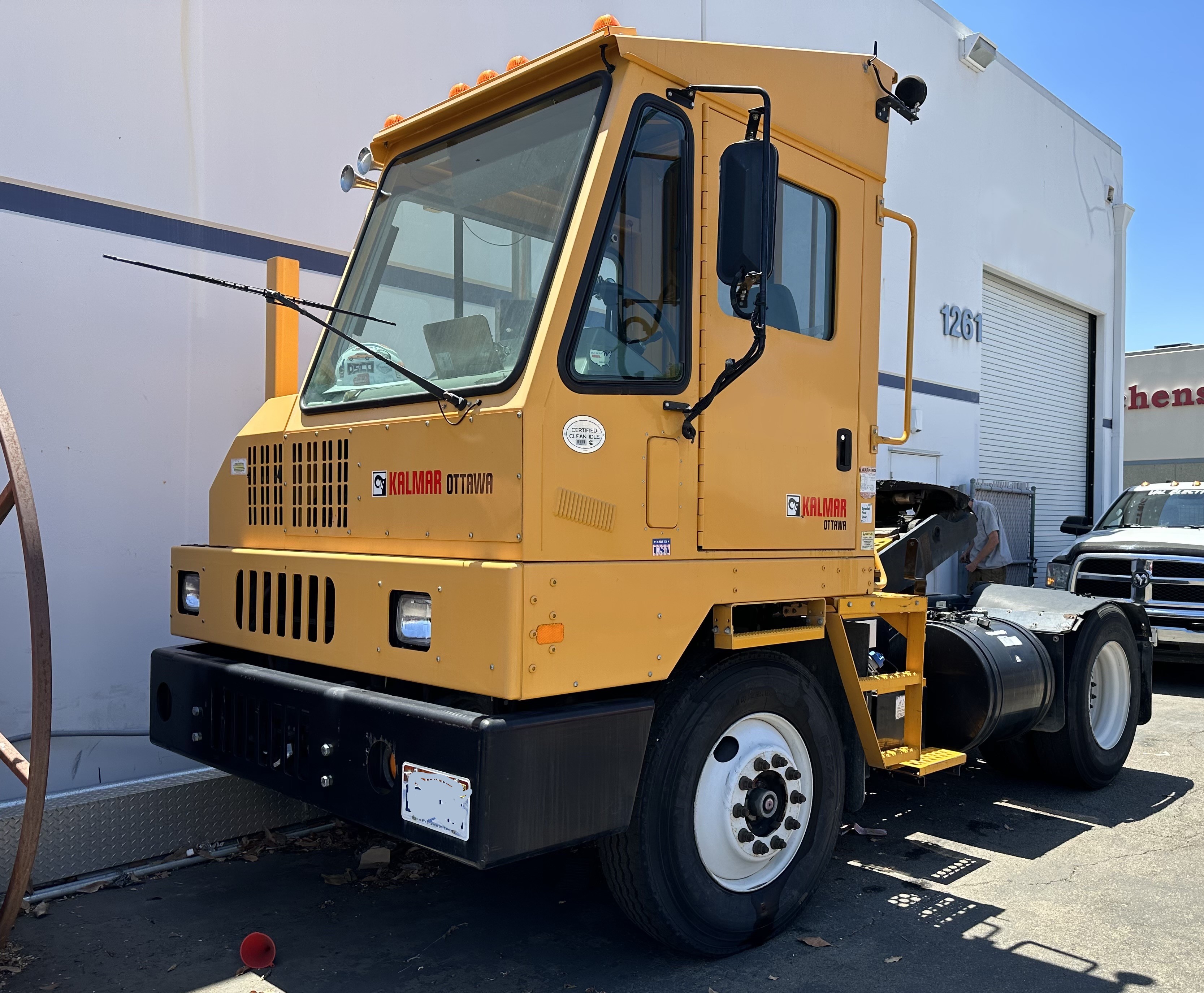 Used 2014 Ottawa 4x2 DOT Yard Spotter for sale in California - LL69NI044