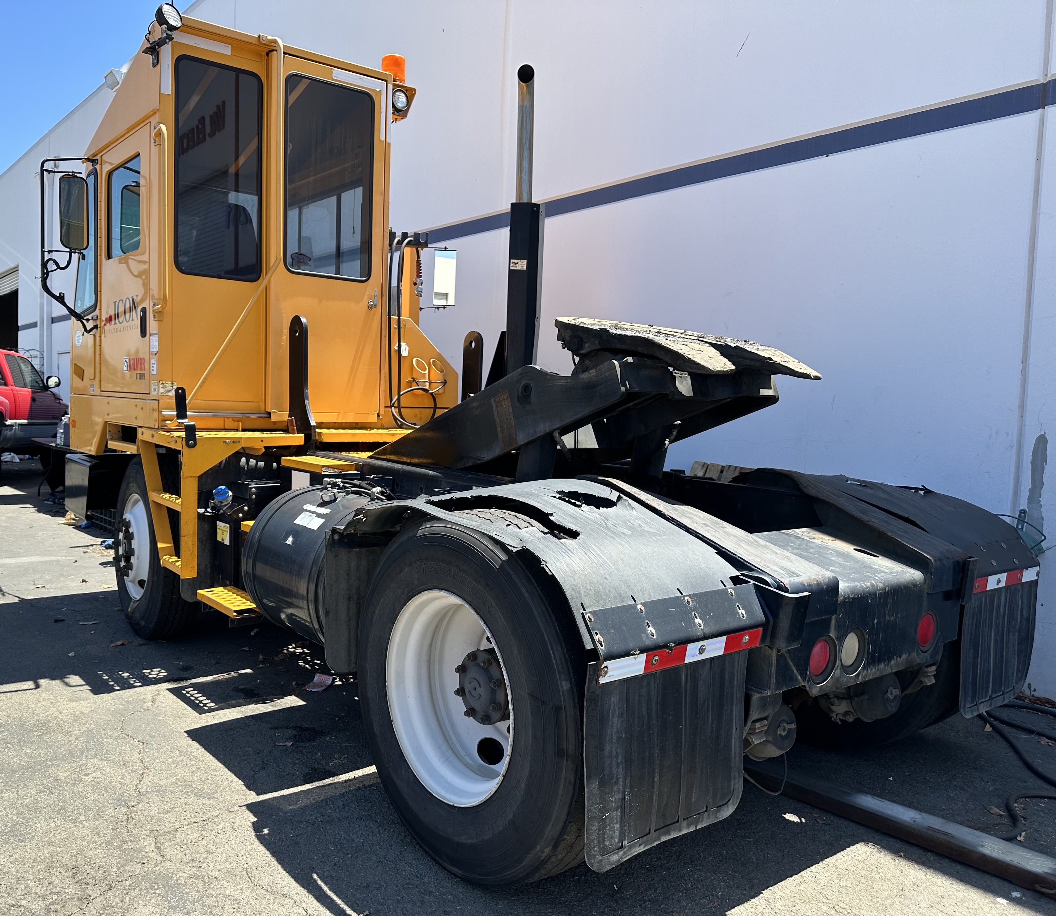 Used 2014 Ottawa 4x2 DOT Yard Spotter for sale in California - LL69NI044