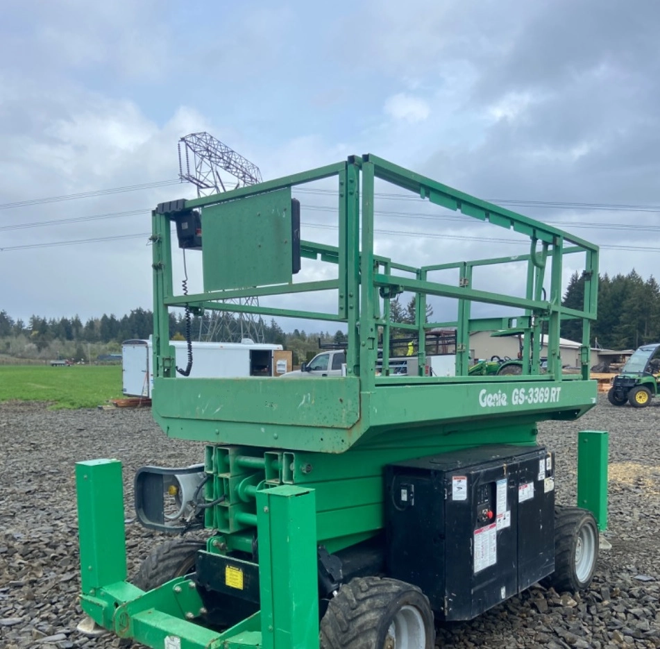 Used 2014 Genie GS-3369RT Scissor Lift for sale in Oregon - LL69173