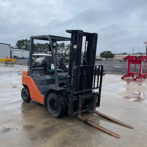 Used 2019 Toyota 8FGU25 Forklift for sale in Houston, TX / - LL26-056