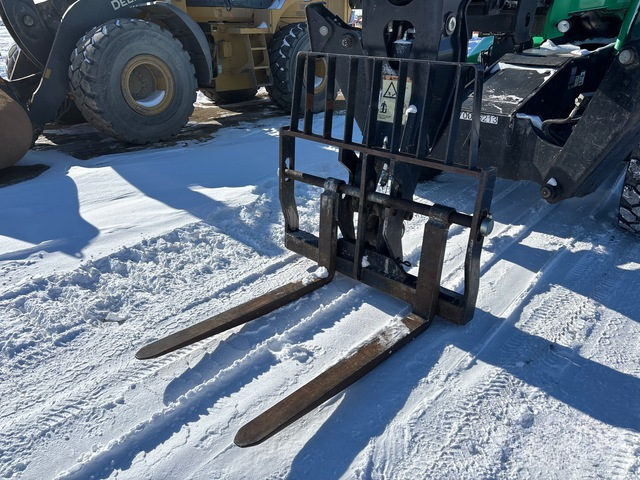 Used 2015 JLG 1055 Telehandler for sale in Winnipeg, ON / FOB Ontario - LL26-062