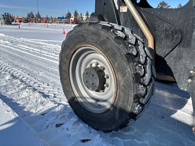 Used 2015 JLG 1055 Telehandler for sale in Winnipeg, ON / FOB Ontario - LL26-062